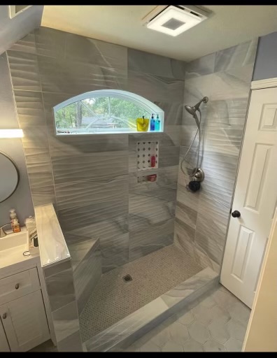 A beautifully installed shower door