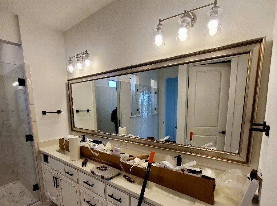 A beautifully installed mirror